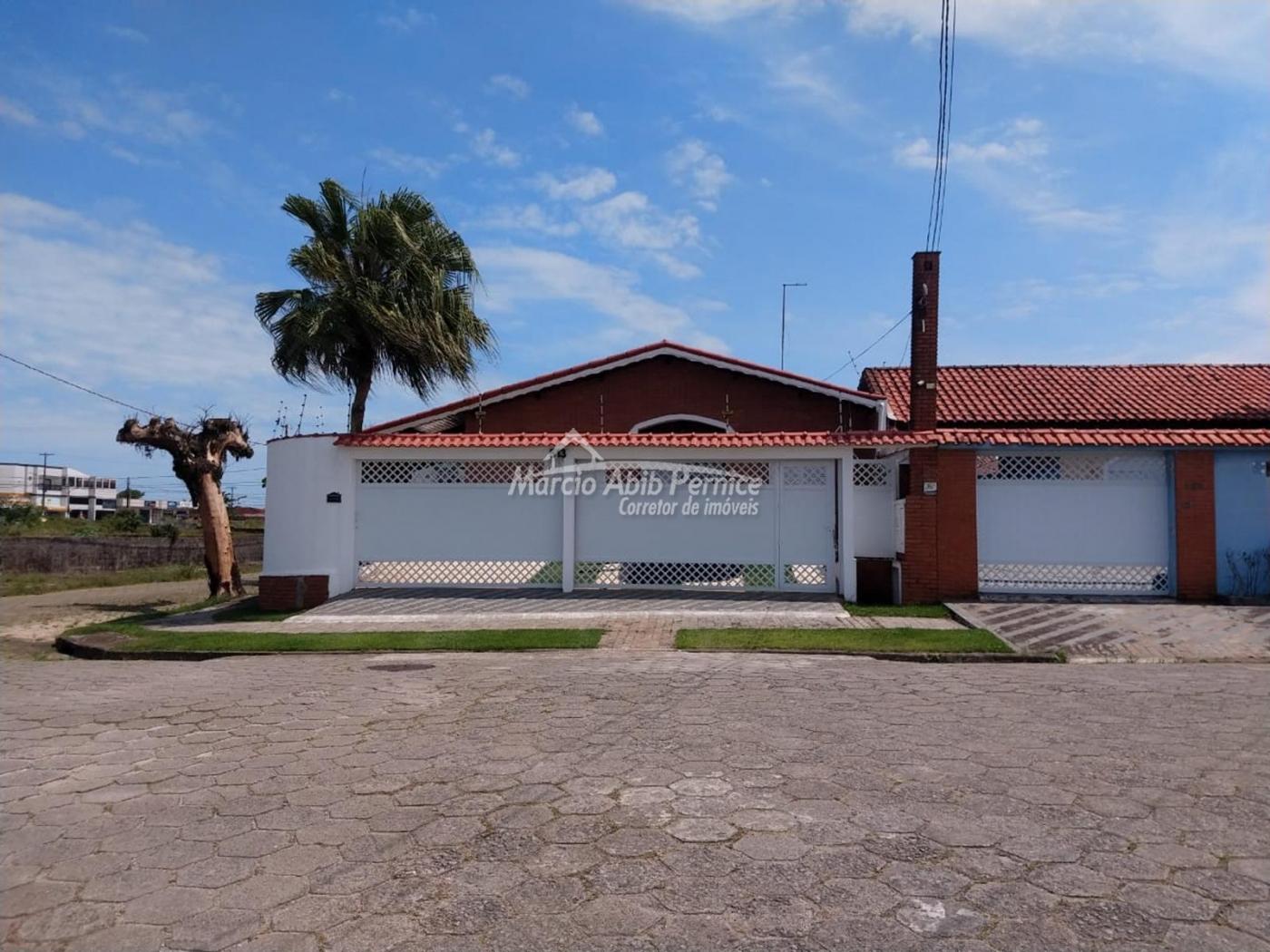 Casa em Peruíbe 500 M da praia